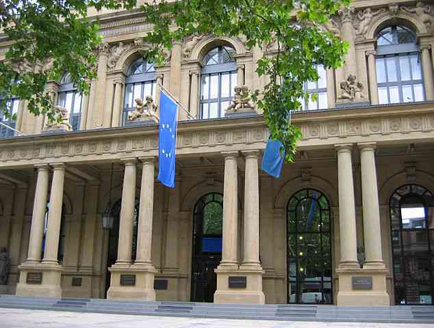 634px Alte Boerse Aussenfassade Compressed