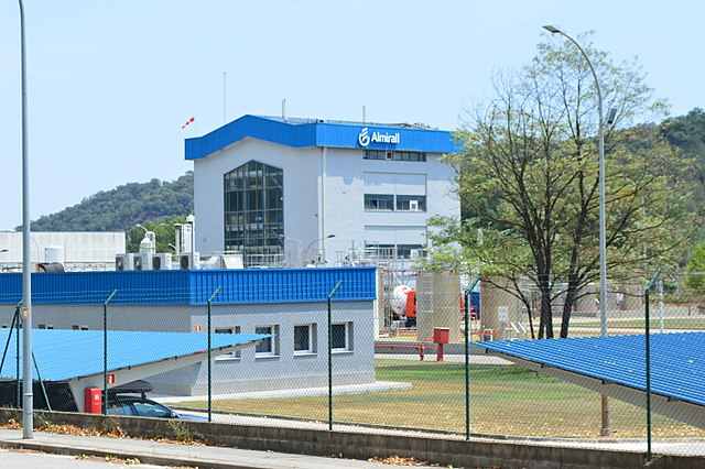 Almirall: tras la subida llega al momento clave 640px Planta Química Almirall Sant Celoni 2 1 Compressed